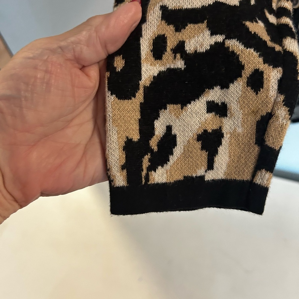 Chico’s Women’s Animal Print Long Sleeve Sweater Dress

Size 2 (12) - Picture 5 of 8